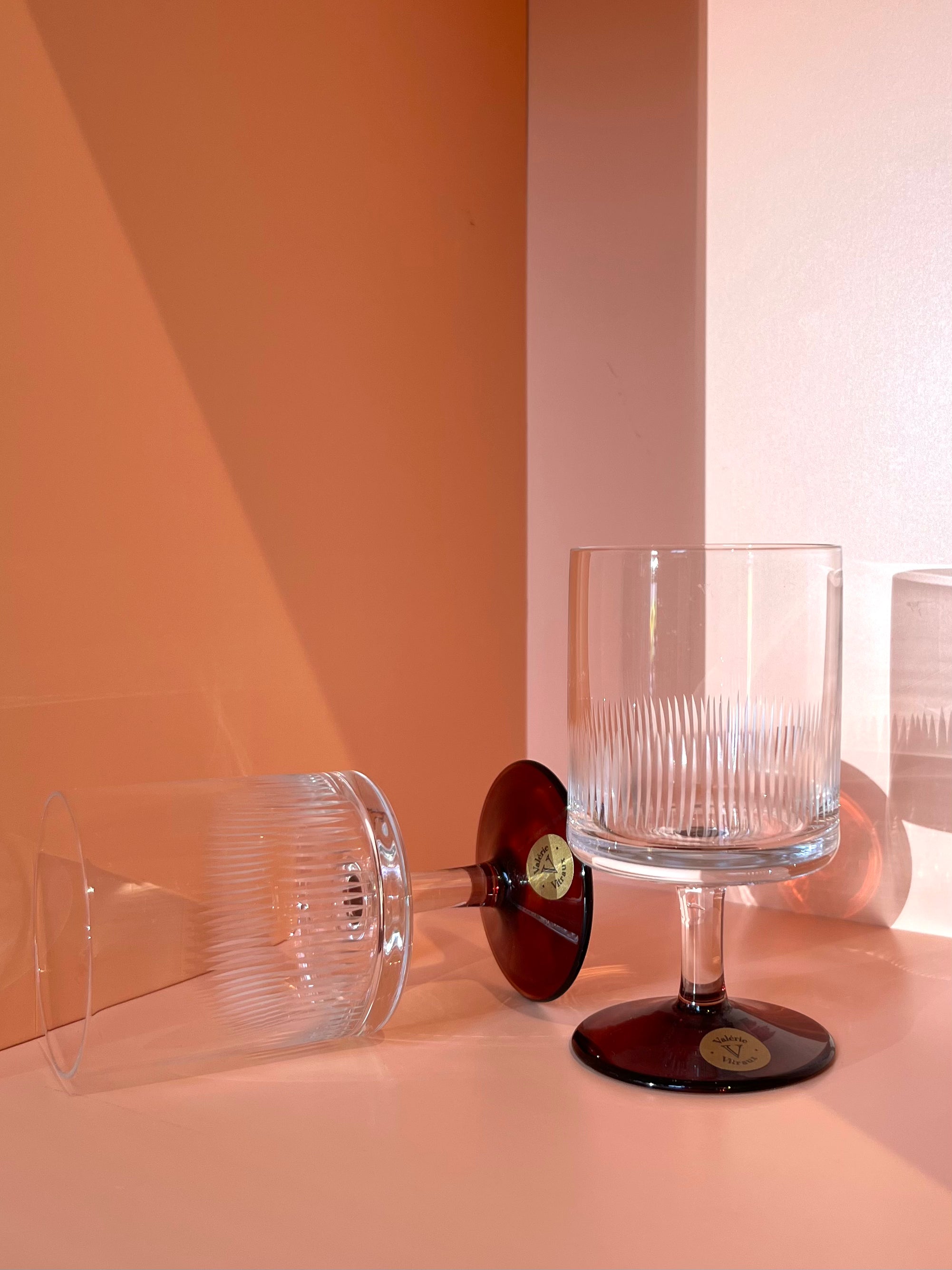 Likörglas · geriffelt · dunkelbraun