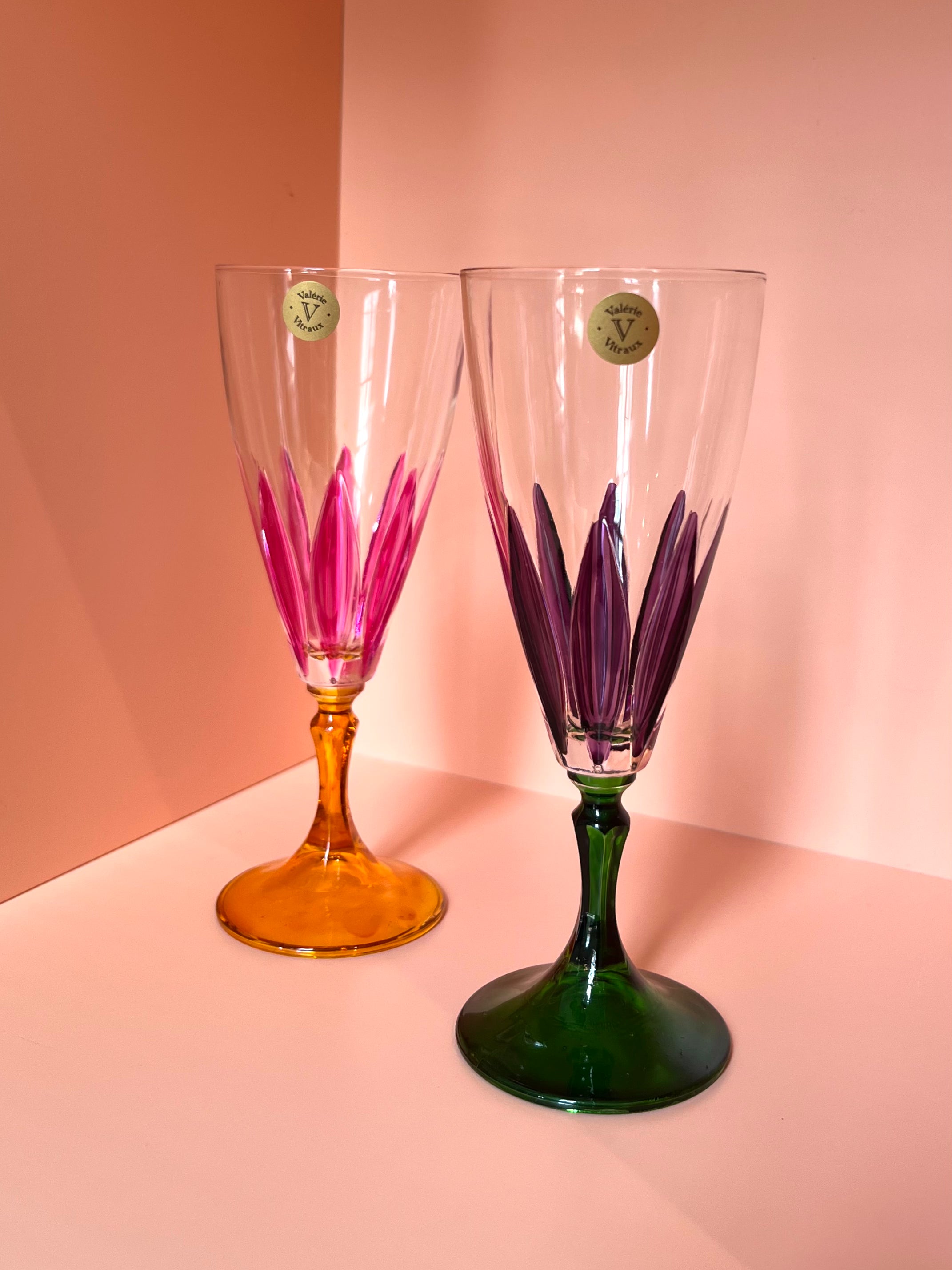 Sektglas · geschliffen · lila grün